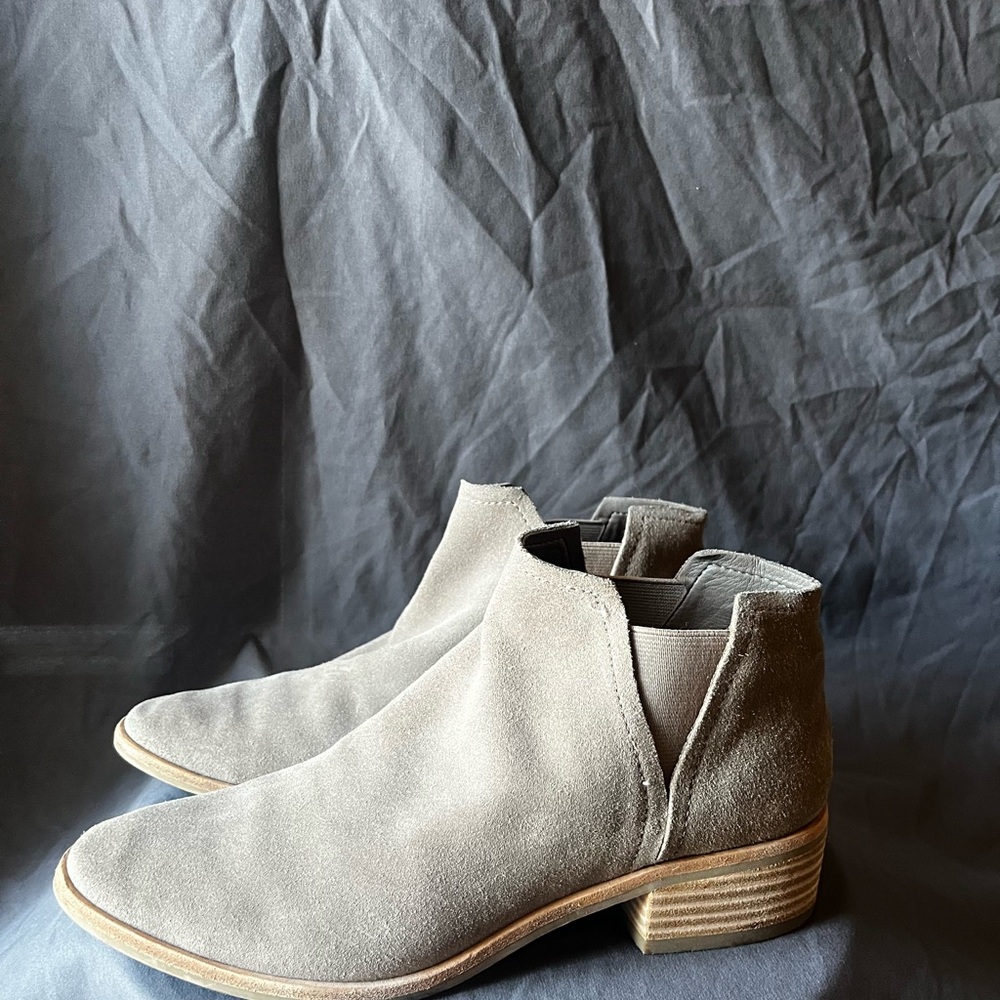 Dolce Vita Size 9 Grey Suede Bootie Slip On Ankle Boots Spring Fall 1.5 In Heel